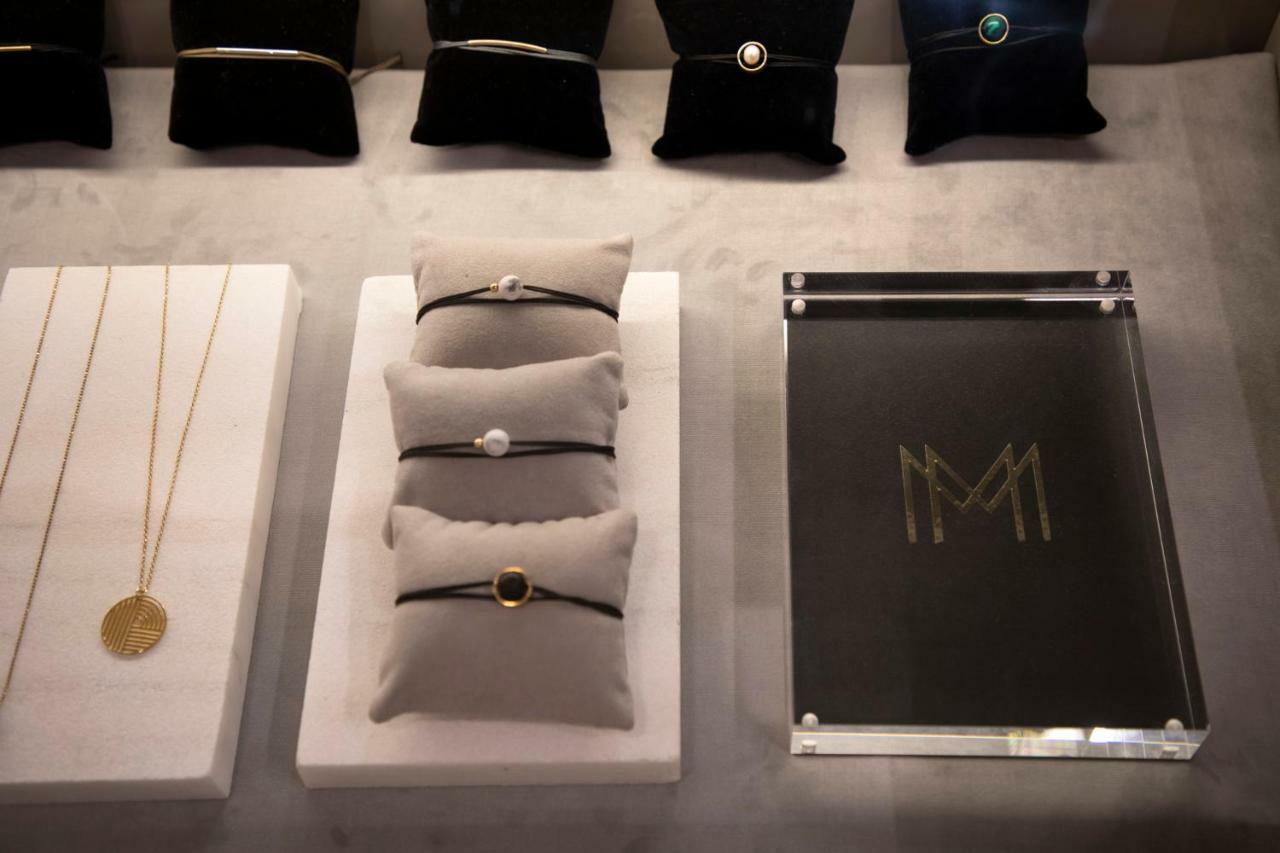 The Pinnacle Atény Exteriér fotografie Jewelry by the designer